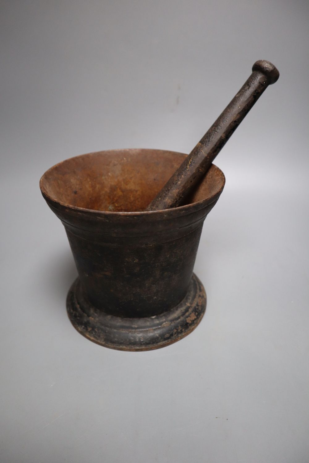 An 18th century iron pestle and mortar, pestle 16cm